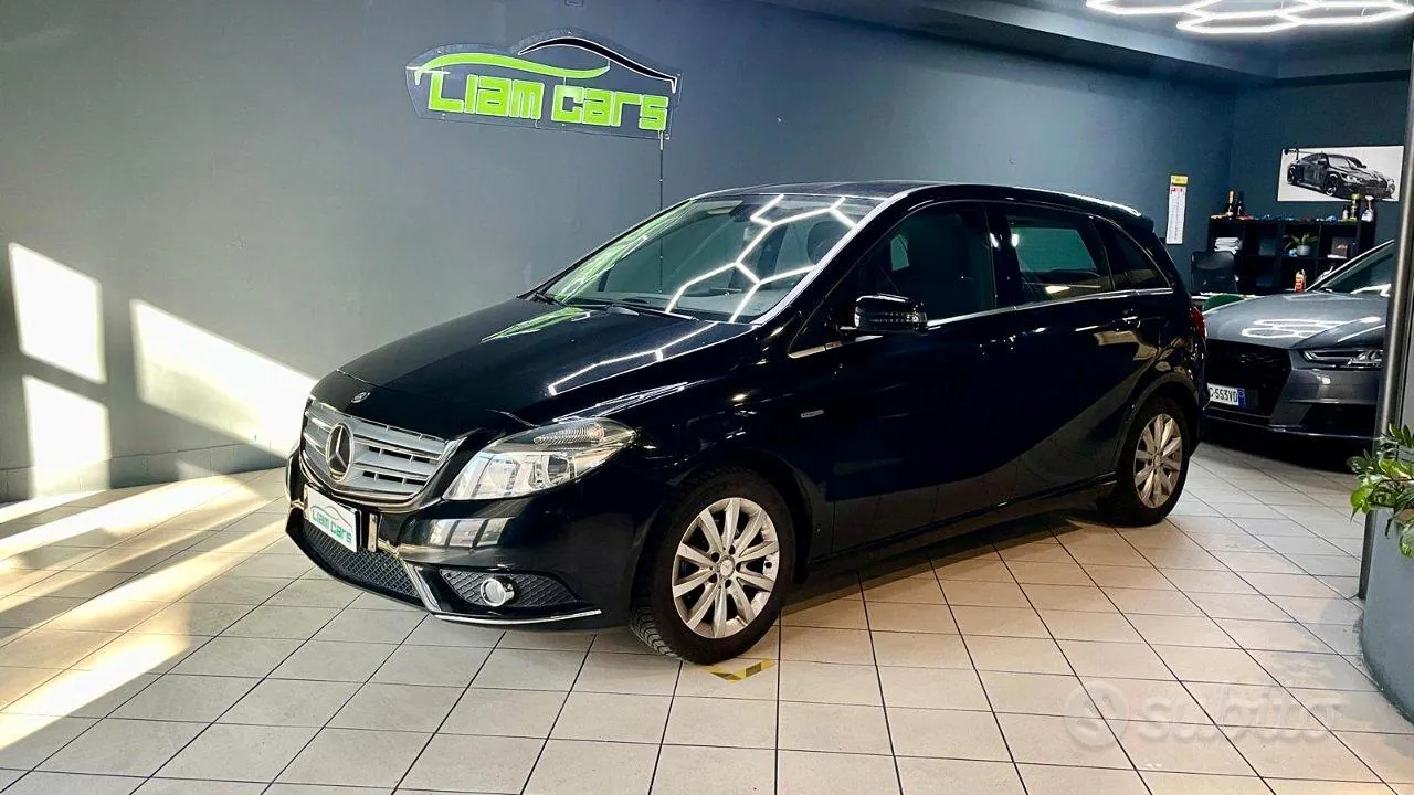 Mercedes-Benz B 180