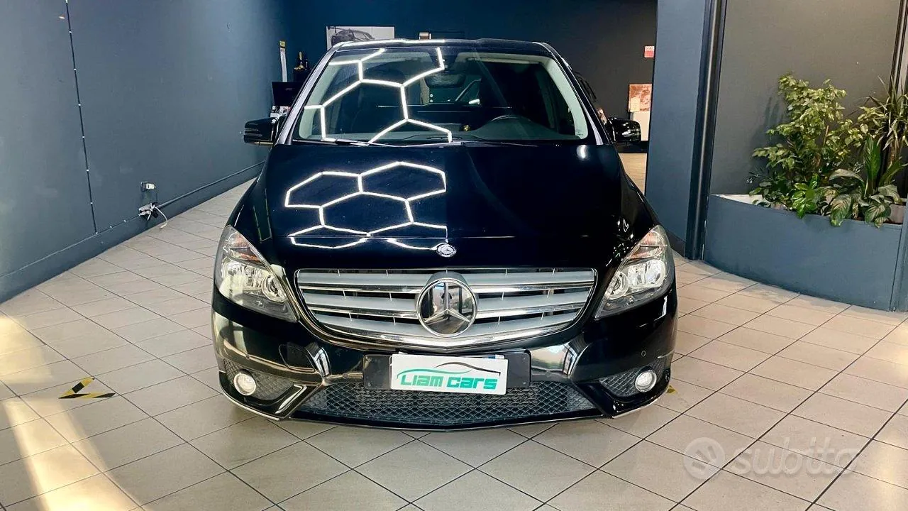 Mercedes-Benz B 180 2011 photo 2