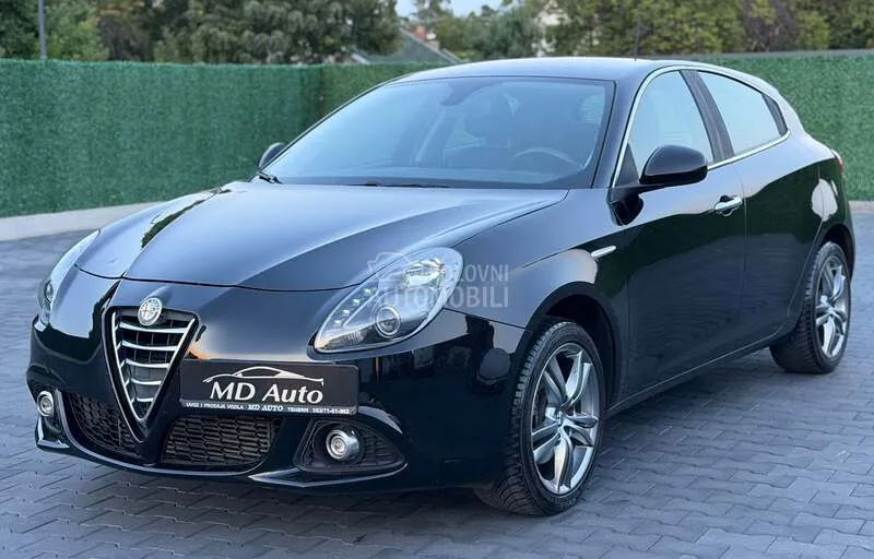 Alfa Romeo Giulietta 2014 photo 2