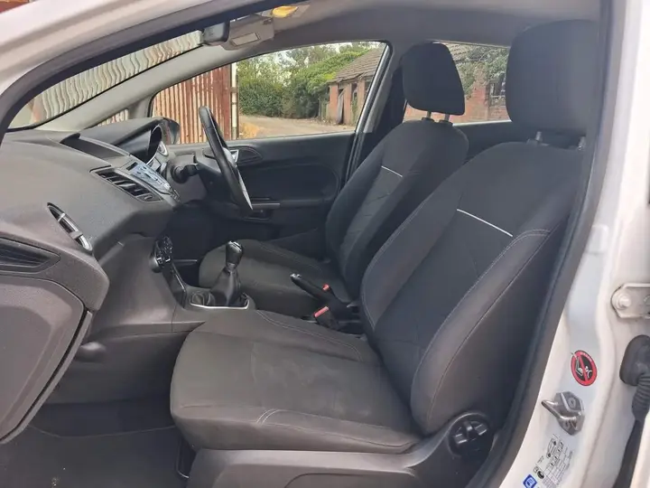 Ford Fiesta 2015 photo 3
