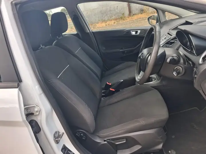 Ford Fiesta 2015 photo 5