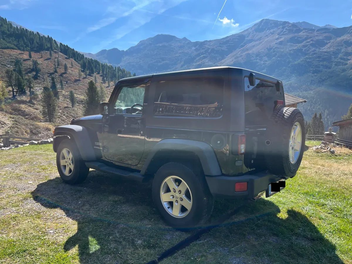 Jeep Wrangler 2011 photo 2