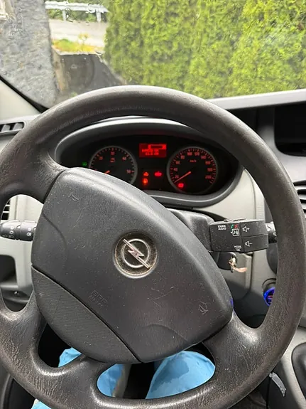 Opel Vivaro 2012 photo 3