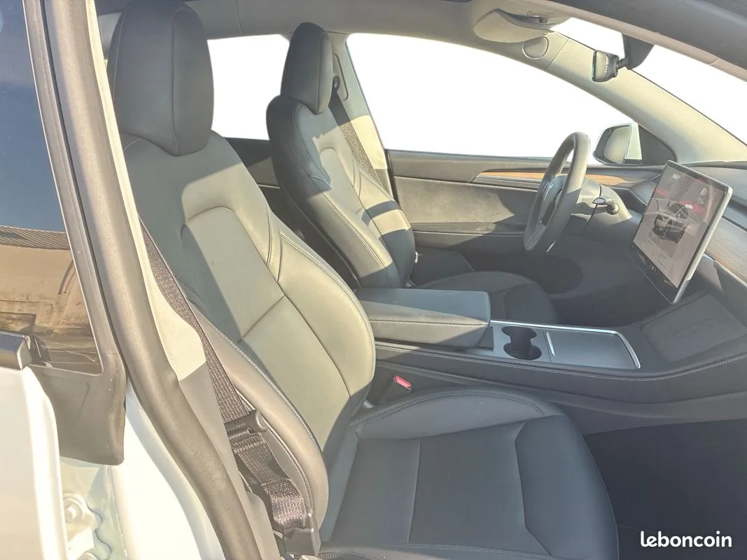 Tesla Model Y 2024 photo 4