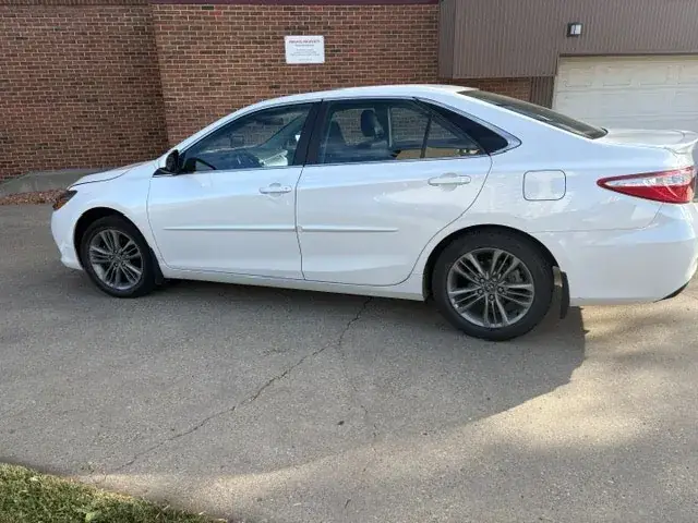 Toyota Camry 2017 photo 2
