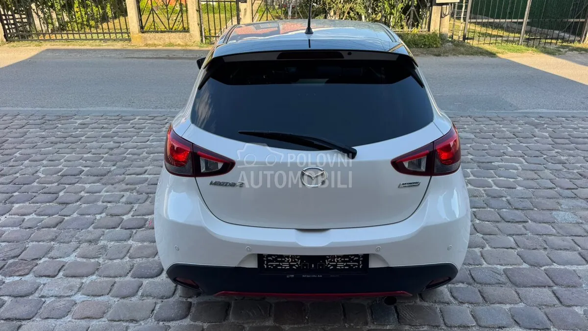 Mazda 2 2016 photo 4