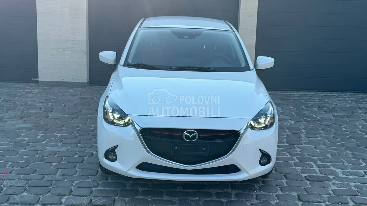 Mazda 2 2016 photo 3