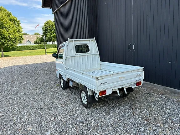 Mitsubishi Minicab 1997 photo 2