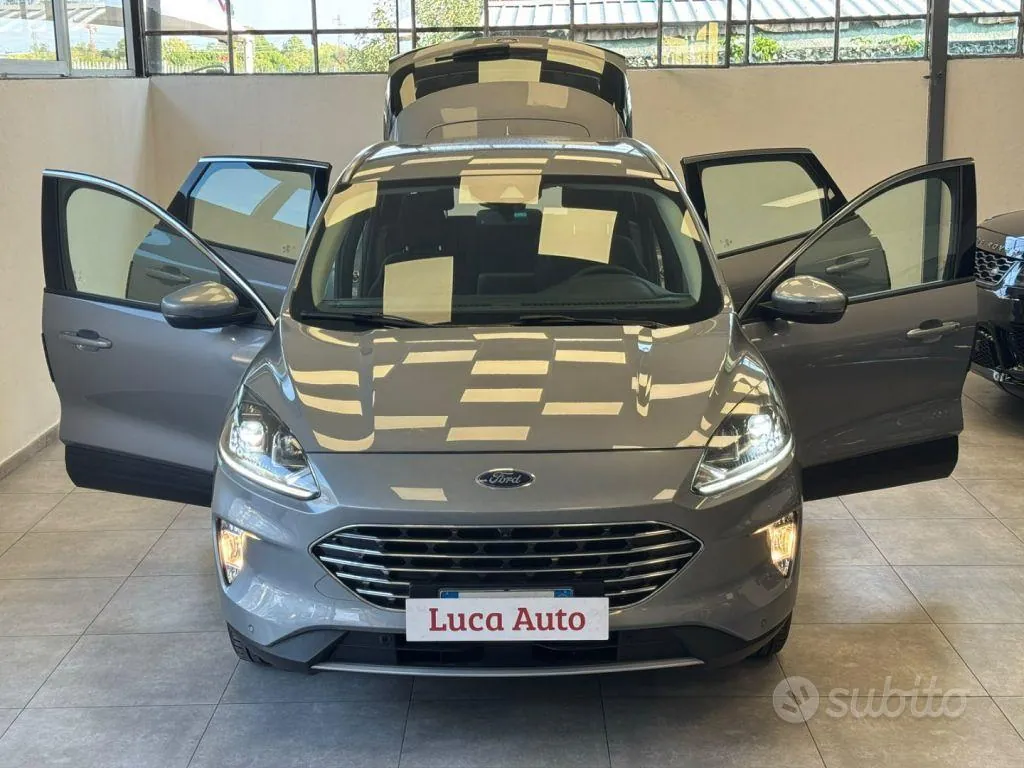 Ford Kuga 2022 photo 2