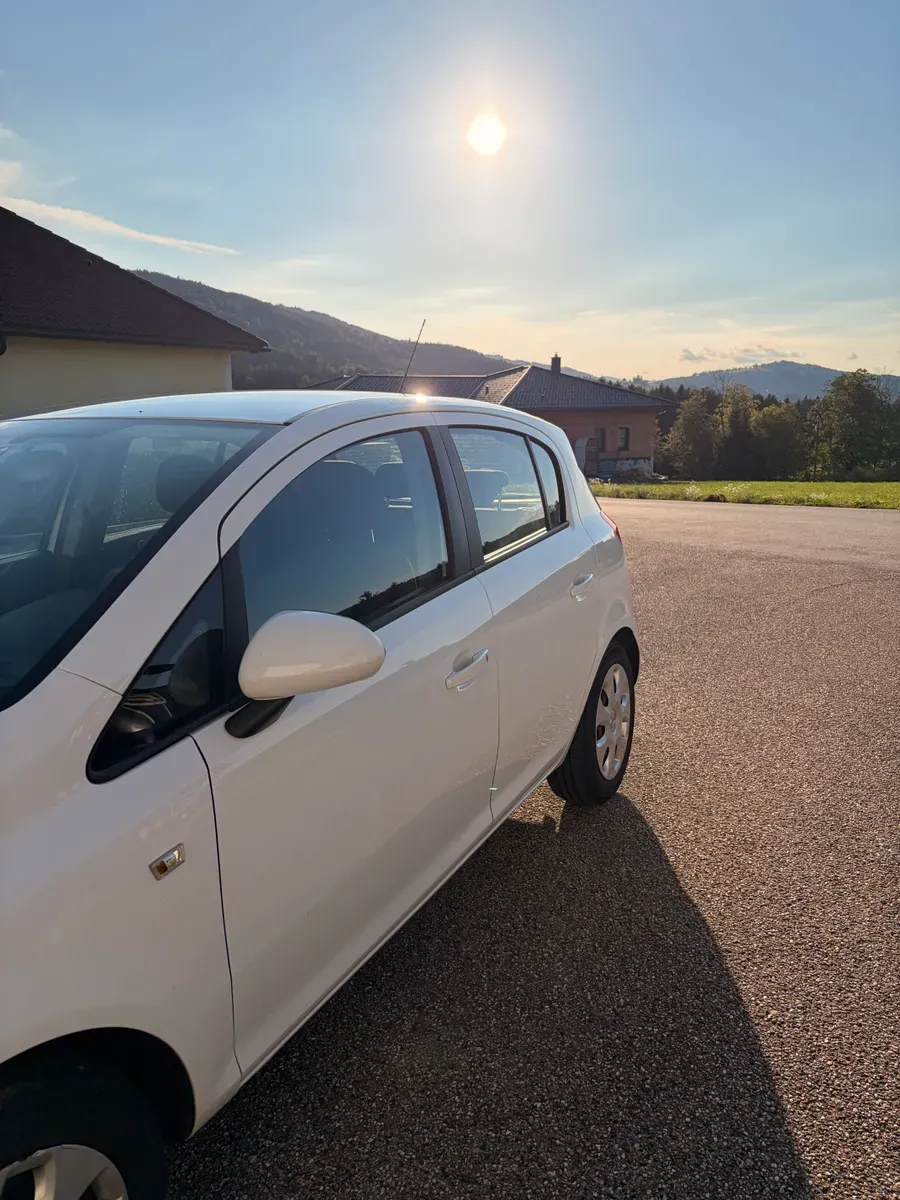 Opel Corsa 2013 photo 3