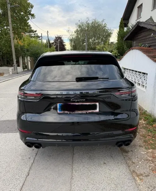 Porsche Cayenne 2023 photo 2