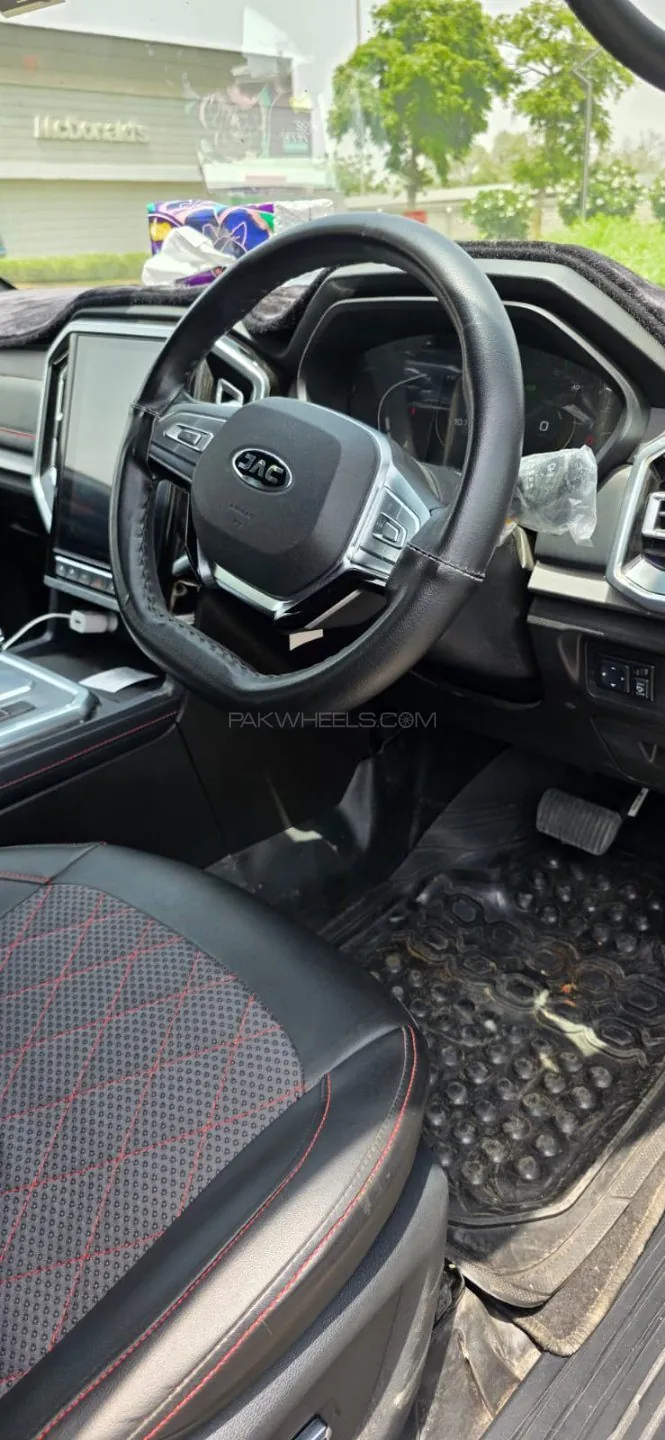 JAC T9