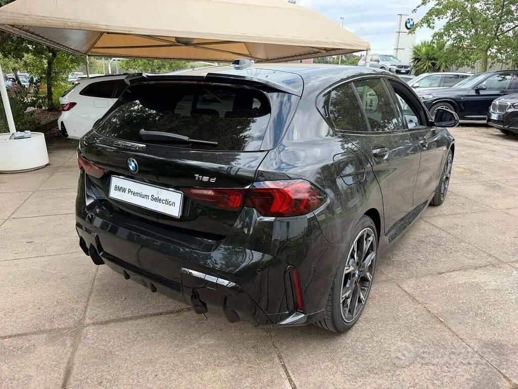 BMW 1 Series 2025 photo 2