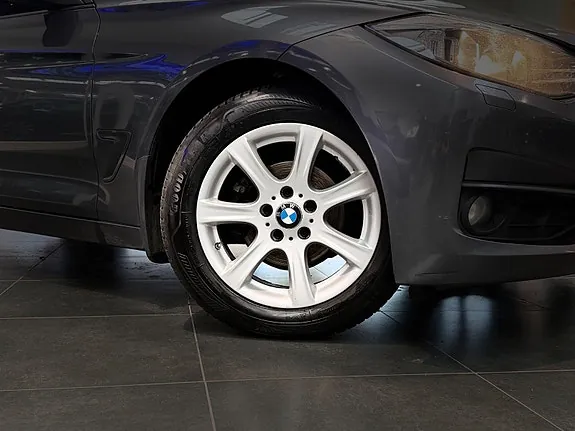 BMW 318D 2014 photo 2