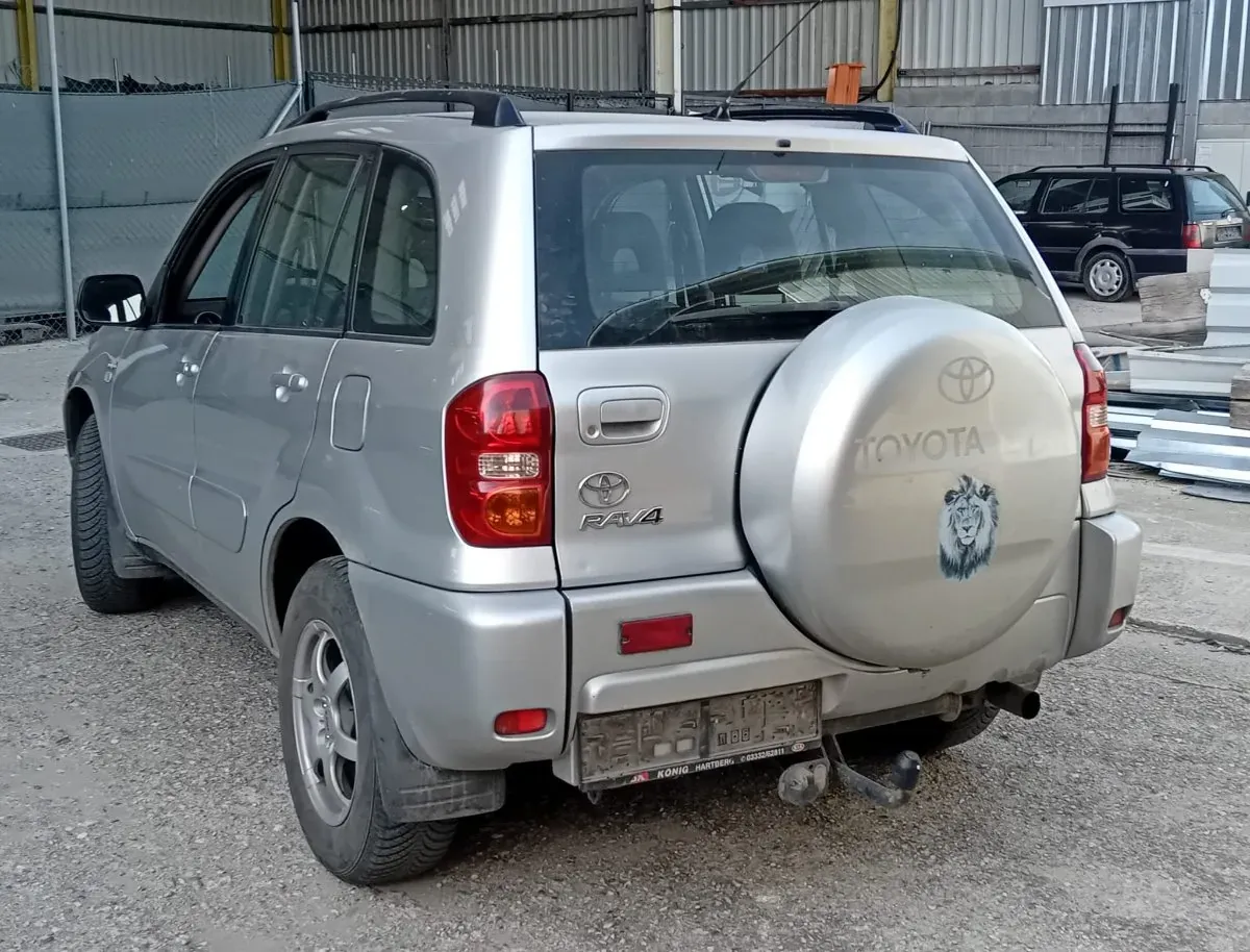 Toyota Rav4 2004 photo 2