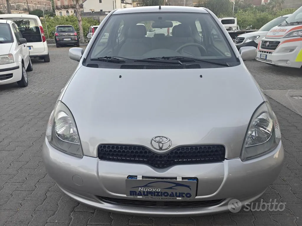 Toyota Yaris 1999 photo 2
