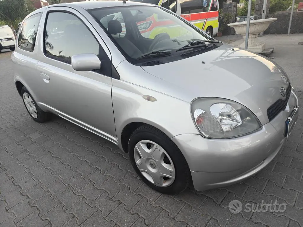 Toyota Yaris 1999 photo 3