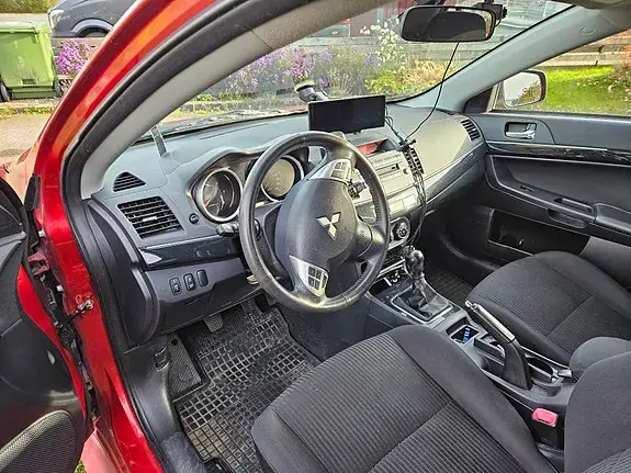 Mitsubishi Lancer 2012 photo 4