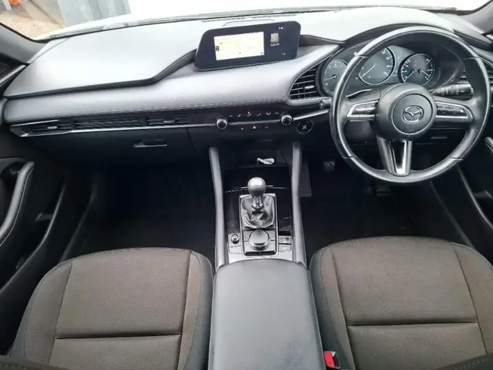 Mazda Mazda3 2022 photo 3
