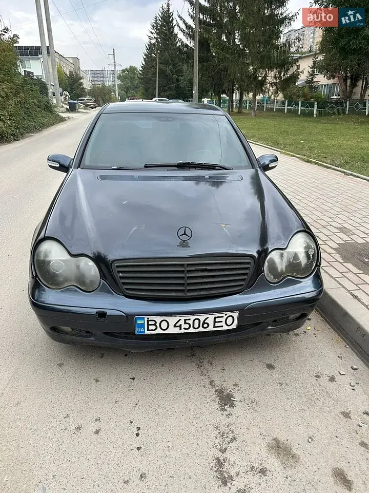 Mercedes-Benz C-Class 2003 photo 2