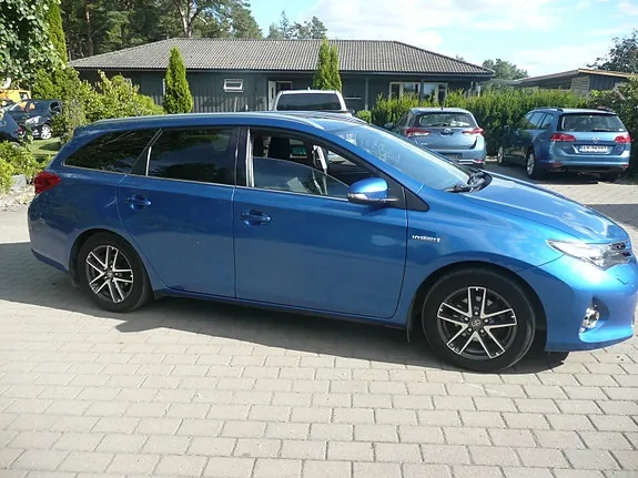 Toyota Auris 2015 photo 2