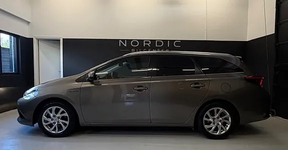 Toyota Auris 2016 photo 3