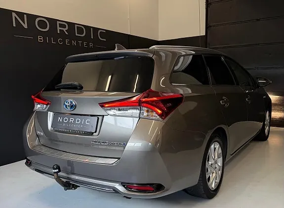 Toyota Auris 2016 photo 2