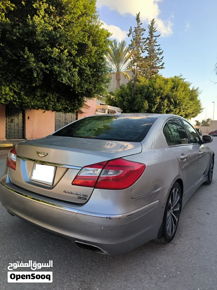 Genesis G80 2013 photo 2
