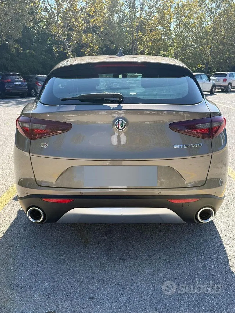 Alfa Romeo Stelvio 2018 photo 2