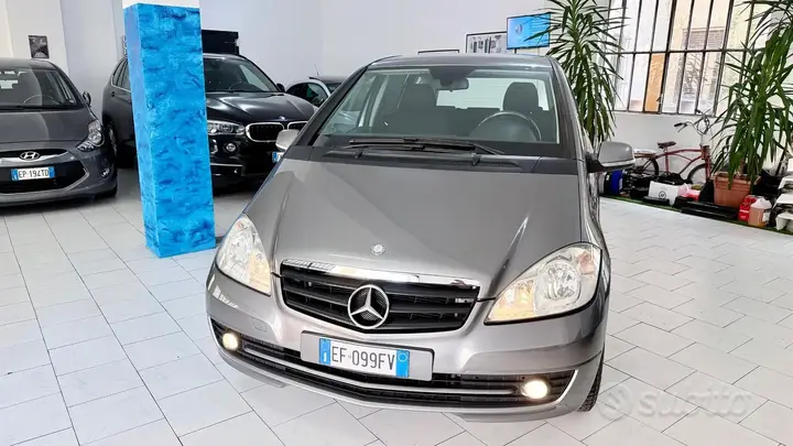 Mercedes-Benz A 160 2011 photo 2