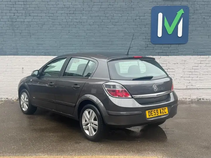 Vauxhall Astra 2009 photo 4