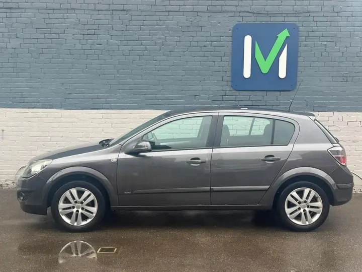 Vauxhall Astra 2009 photo 5