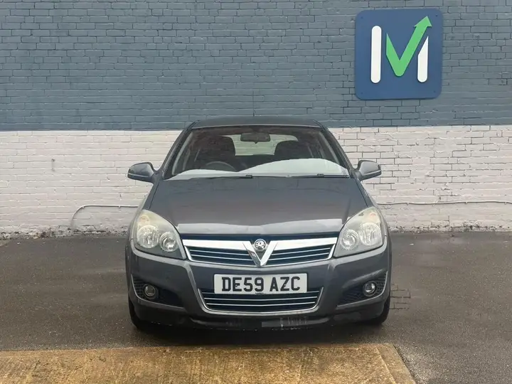 Vauxhall Astra 2009 photo 2
