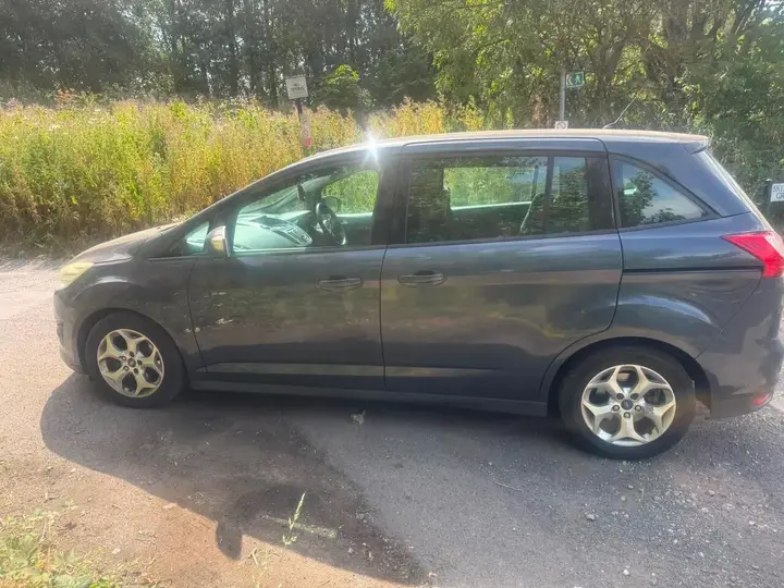 Ford Grand C-Max 2011 photo 2