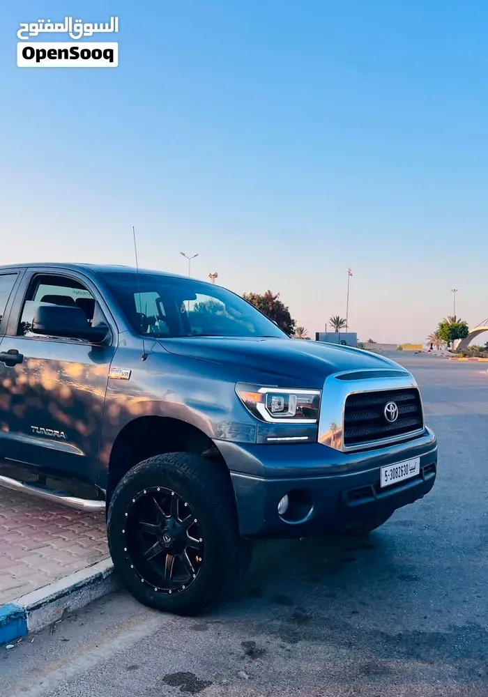 Toyota Tundra 2010 photo 2