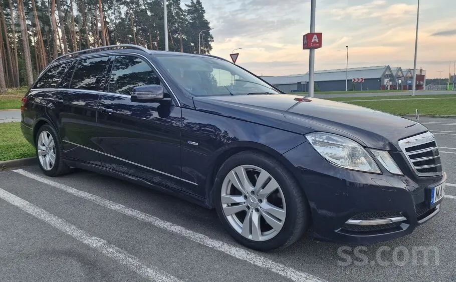 Mercedes-Benz E250 2010 photo 2