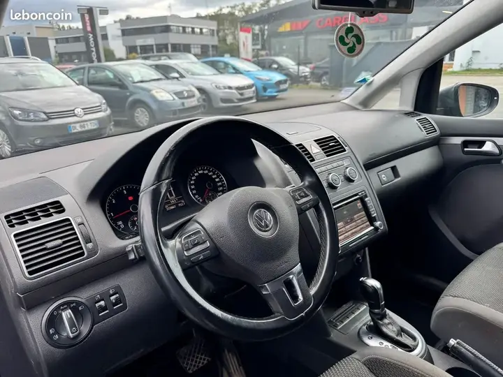 Volkswagen Touran 2014 photo 3