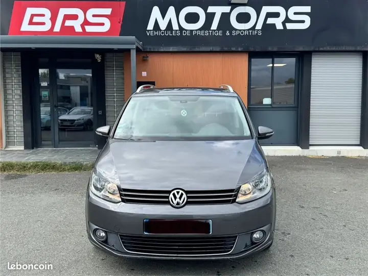 Volkswagen Touran 2014 photo 2