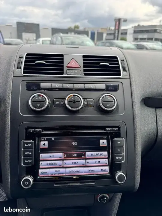 Volkswagen Touran 2014 photo 4