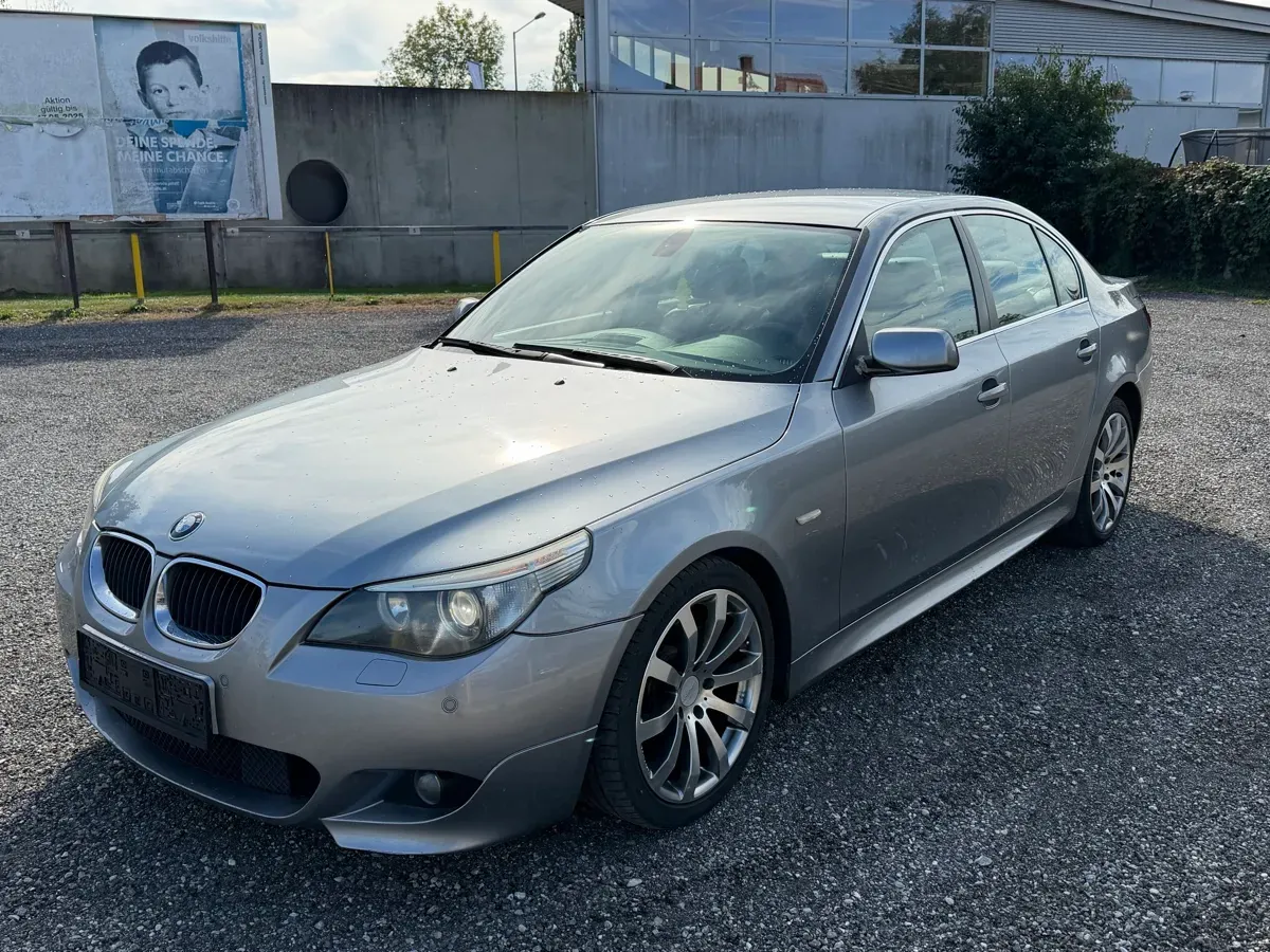 BMW 5 Series 2003 photo 2