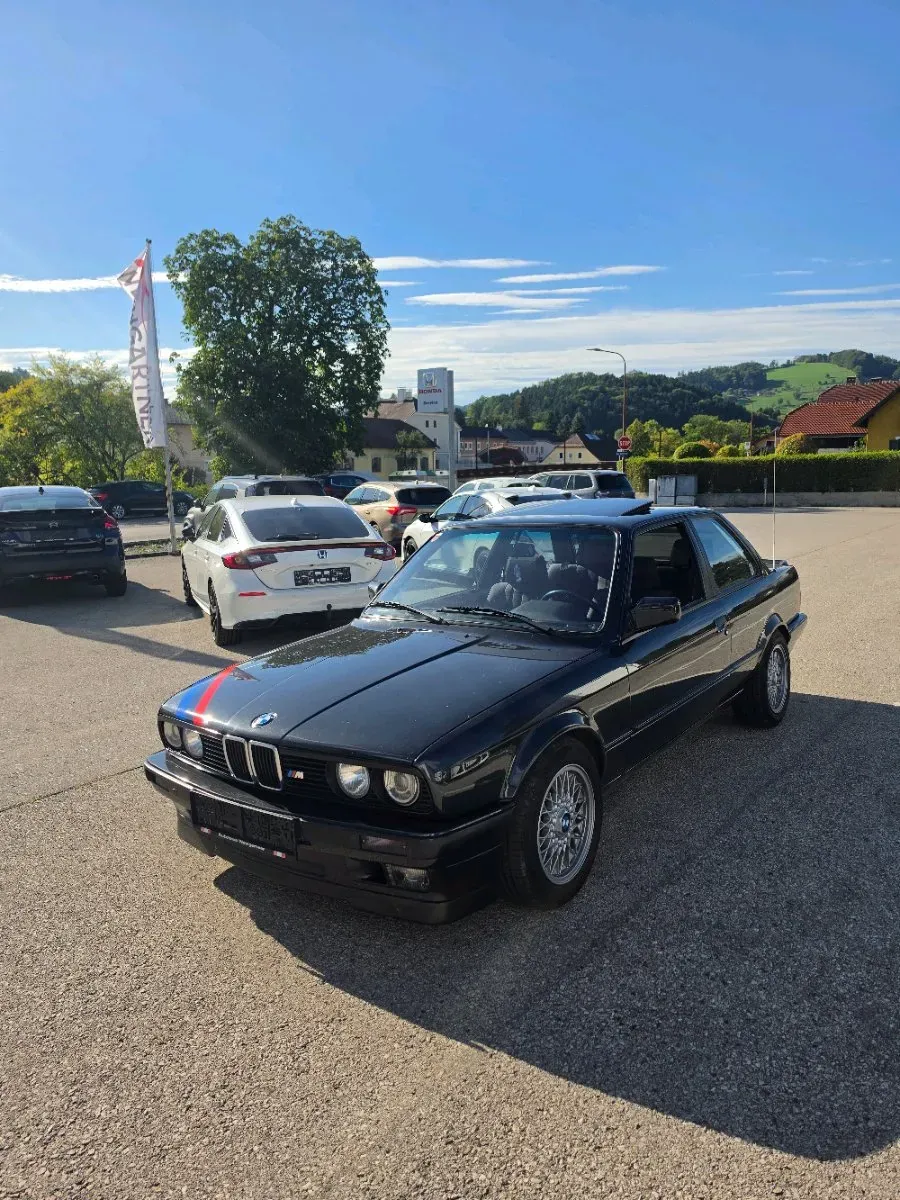 BMW 3 Series 1989 photo 2