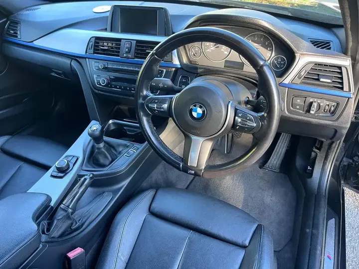 BMW 3 Series 2012 photo 2