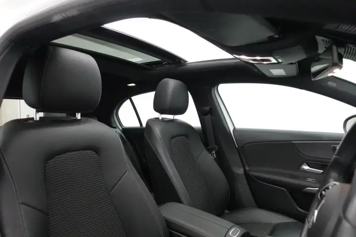 Mercedes-Benz A-Class 2018 photo 3