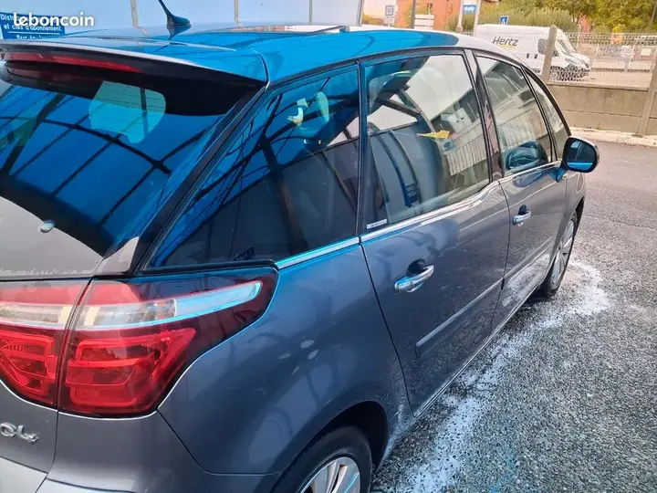 Citroen C4 Picasso 2011 photo 2