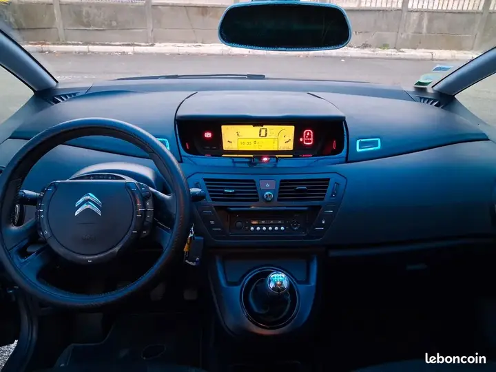 Citroen C4 Picasso 2011 photo 3