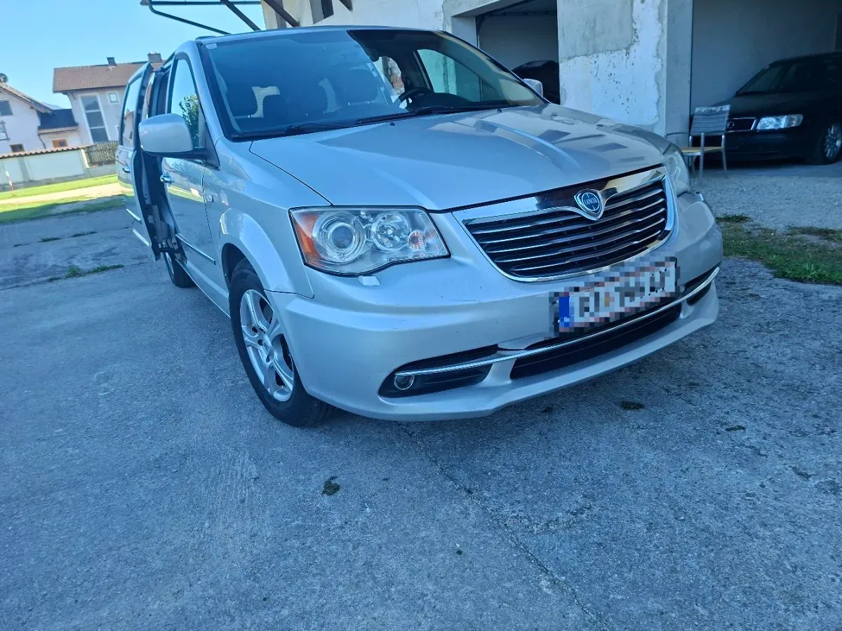 Lancia Voyager