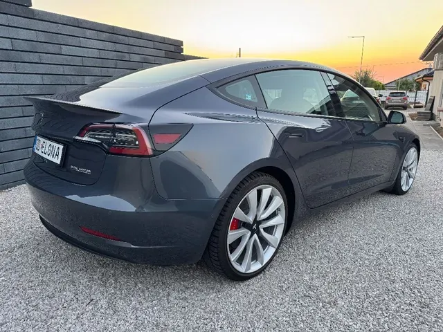Tesla Model 3 2021 photo 2