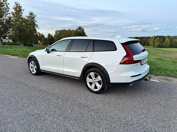 Volvo V60 Cross Country 2022 photo 4