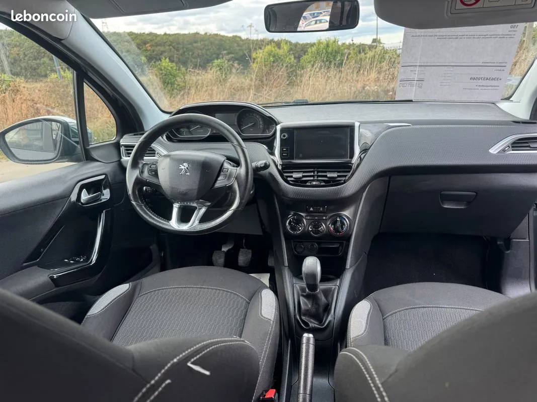 Peugeot 208 2016 photo 5