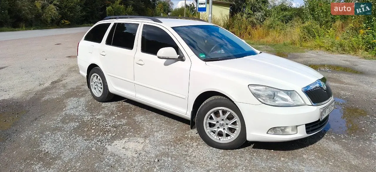 Skoda Octavia 2010 photo 2